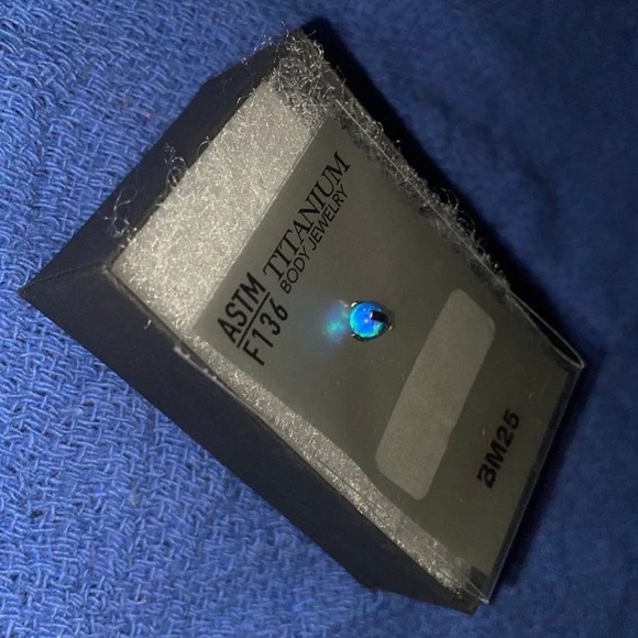 Implant Grade Titanium Internally Threaded Blue Fire Opal Ball Claw Prong - Picture 1 of 2